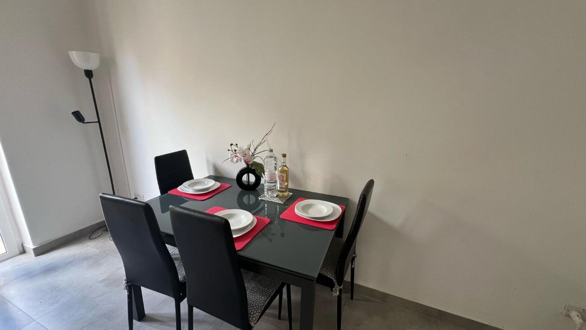 One Bedroom Tea Apartment Il-Gzira Εξωτερικό φωτογραφία